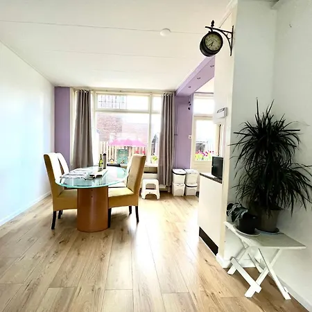 Stylish, Cozy Homestay Koog aan de Zaan